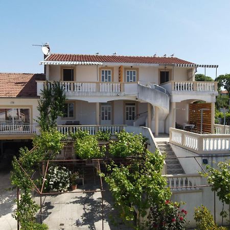Rasin Apartments Pakoštane Exterior foto