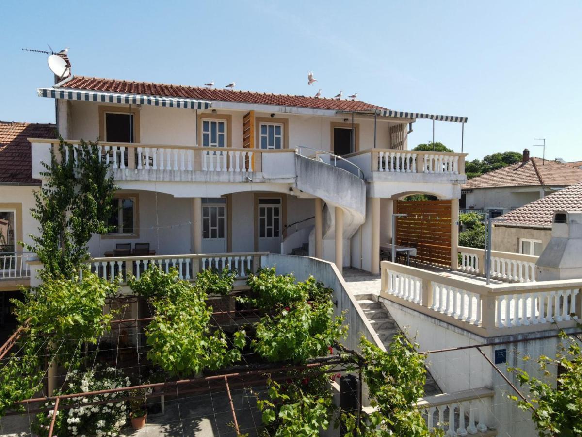Rasin Apartments Pakoštane Exterior foto