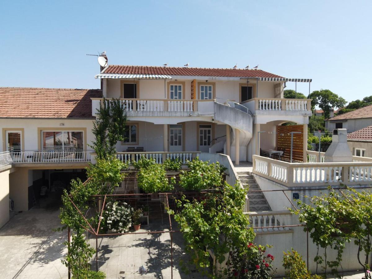 Rasin Apartments Pakoštane Exterior foto